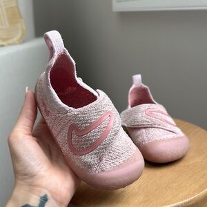 Nike Swoosh 1 in Pink